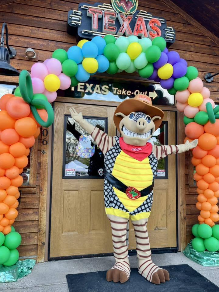 🌪️ Wind, Wood, & a Whole Lot of Fun at Texas Roadhouse “Hop & Shop” in Weatherford