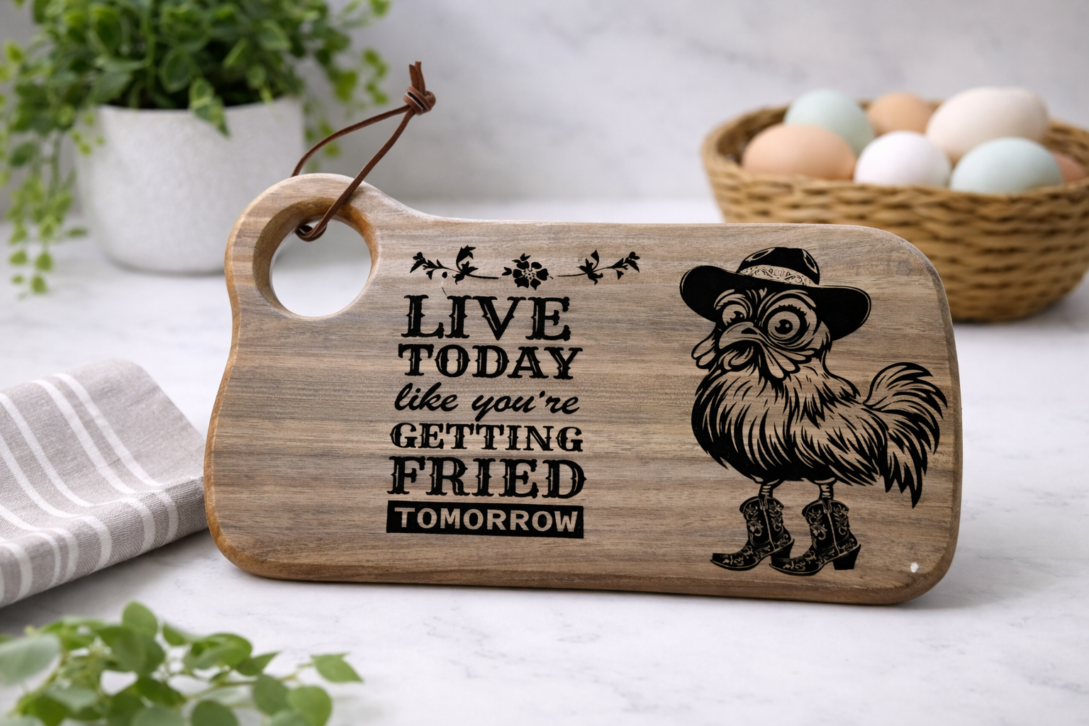 Planche à charcuterie gravée au laser | 35 x 27 cm | Plateau de service pour fromages et charcuteries | Idéal pour recevoir, une pendaison de crémaillère, un mariage ou comme cadeau