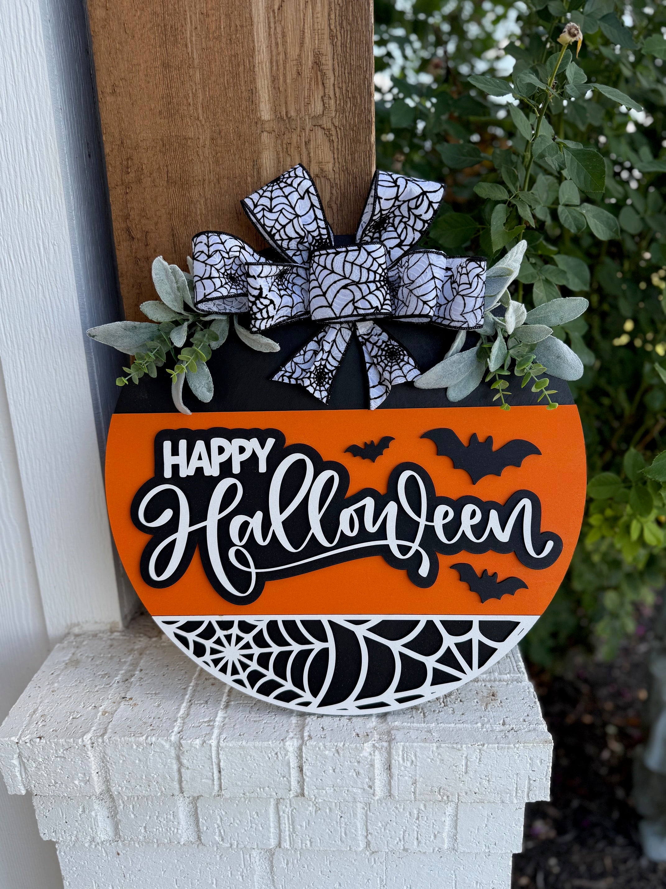 Happy Halloween Door Sign – Layered Wood Bat & Web Wreath, Rustic Farmhouse Porch Decor, Spooky Fall Front Door Hanging