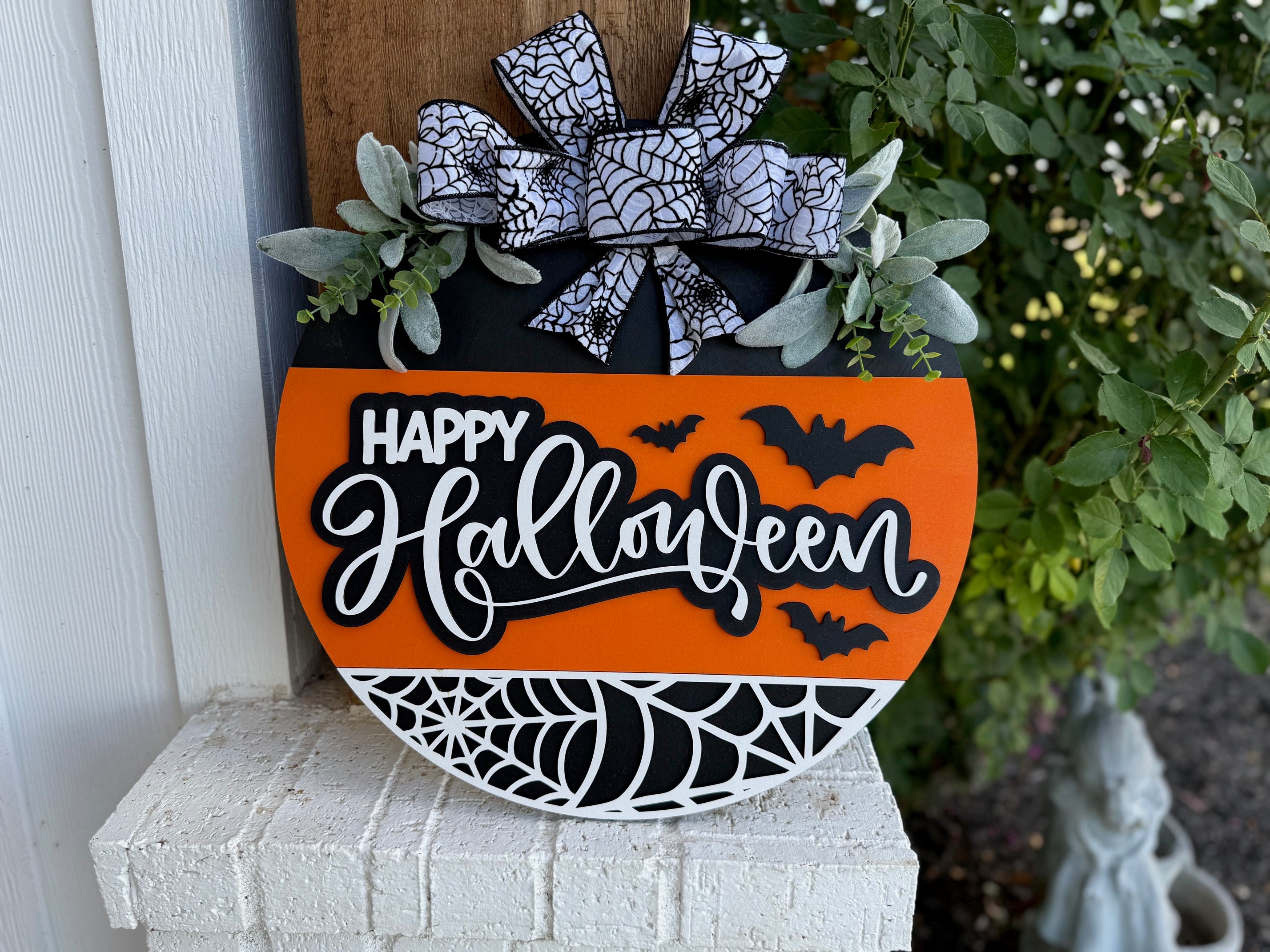 Happy Halloween Door Sign – Layered Wood Bat & Web Wreath, Rustic Farmhouse Porch Decor, Spooky Fall Front Door Hanging