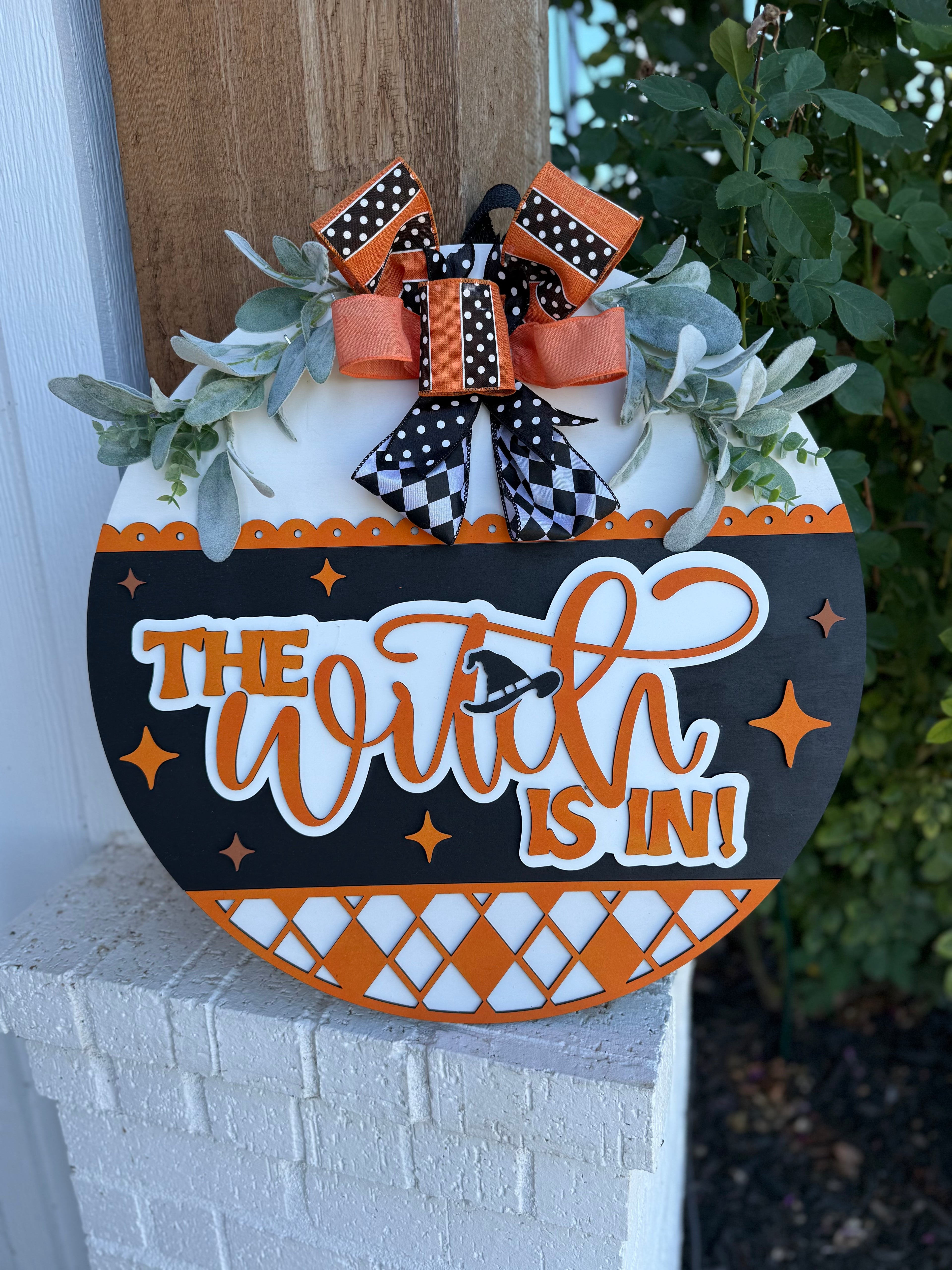 The Witch Is In Door Sign – Halloween Layered Wood Door Hanger, Spooky Farmhouse Decor, Orange & Black Wreath, Handmade Fall Sign (Copy)