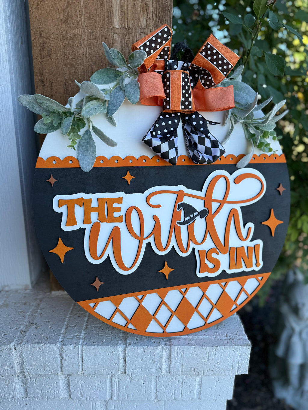 The Witch Is In Door Sign – Halloween Layered Wood Door Hanger, Spooky Farmhouse Decor, Orange & Black Wreath, Handmade Fall Sign (Copy)