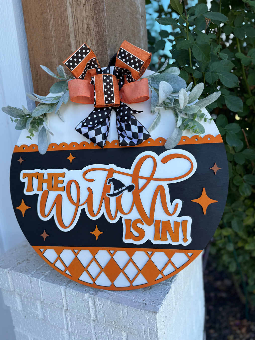 The Witch Is In Door Sign – Halloween Layered Wood Door Hanger, Spooky Farmhouse Decor, Orange & Black Wreath, Handmade Fall Sign (Copy)