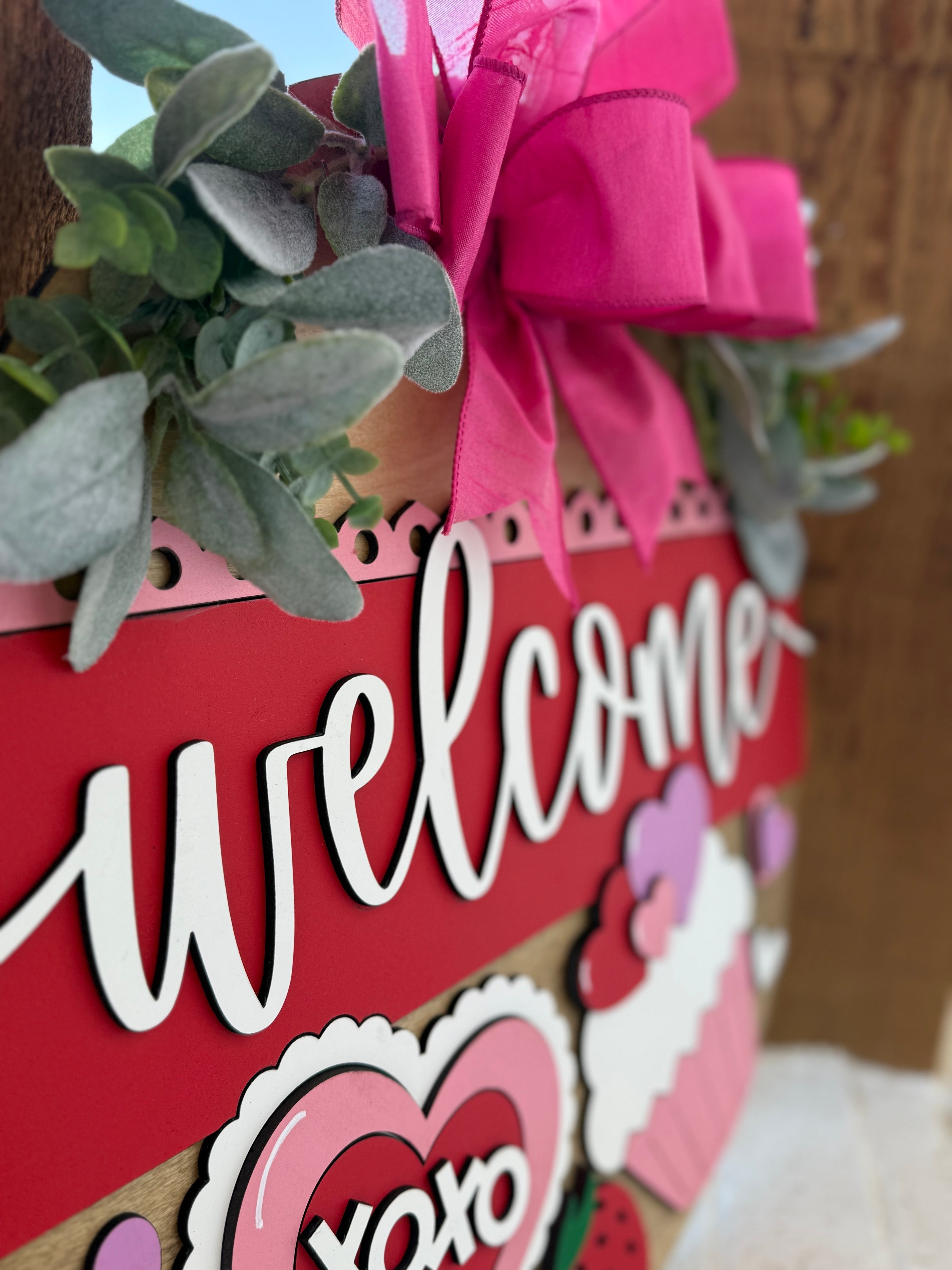 Décoration de porte « Bienvenue » pour la Saint-Valentin • Décoration de porche pour la Saint-Valentin • Panneau de bienvenue en forme de cœur • Panneau de porte d'entrée pour la Saint-Valentin • Décoration de porte « XOXO »
