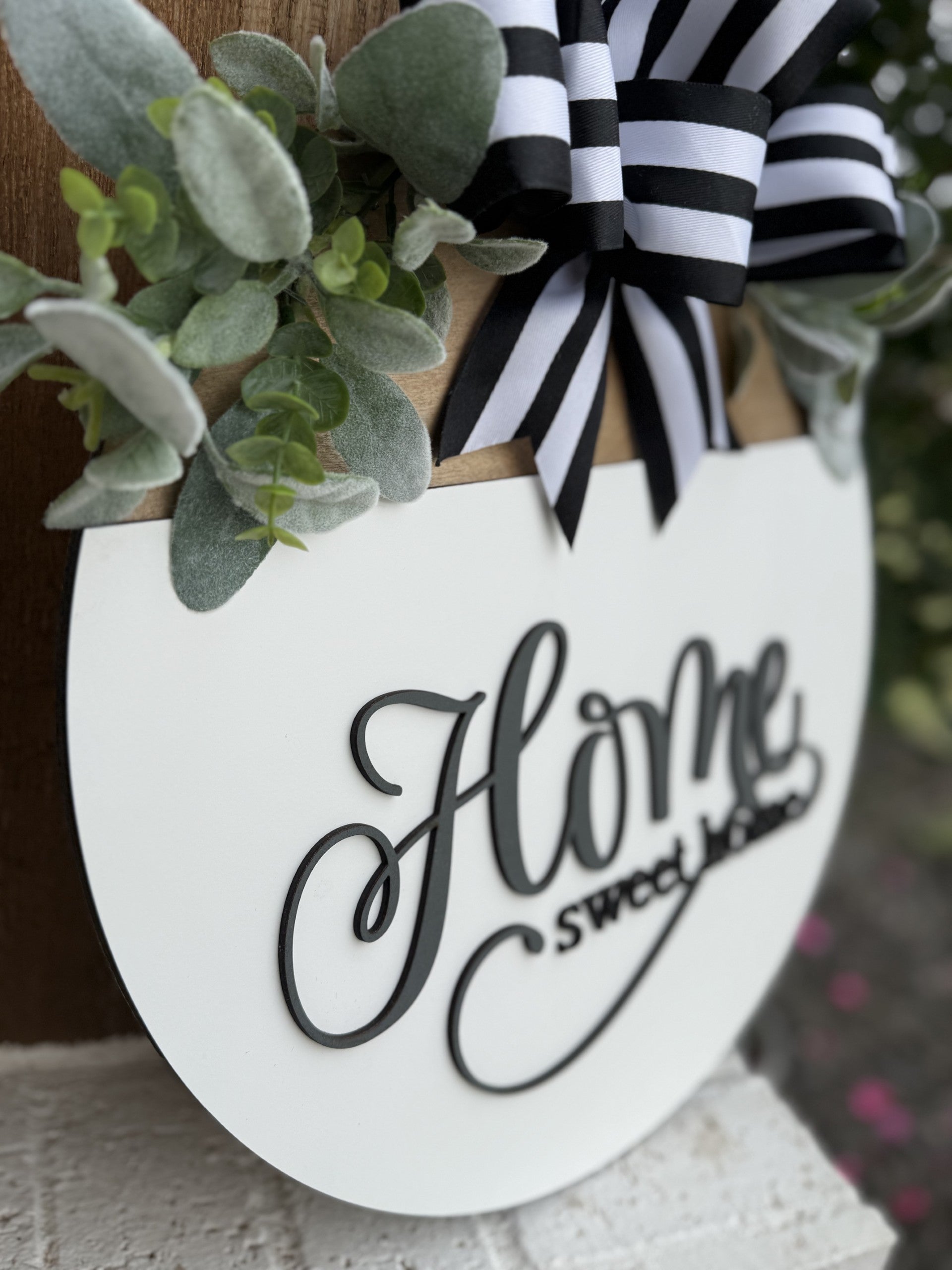 Décoration de porte « C’est la saison du baseball » – Panneau rond découpé au laser et fait main – Décoration de porte sportive – Cadeau pour les fans de baseball