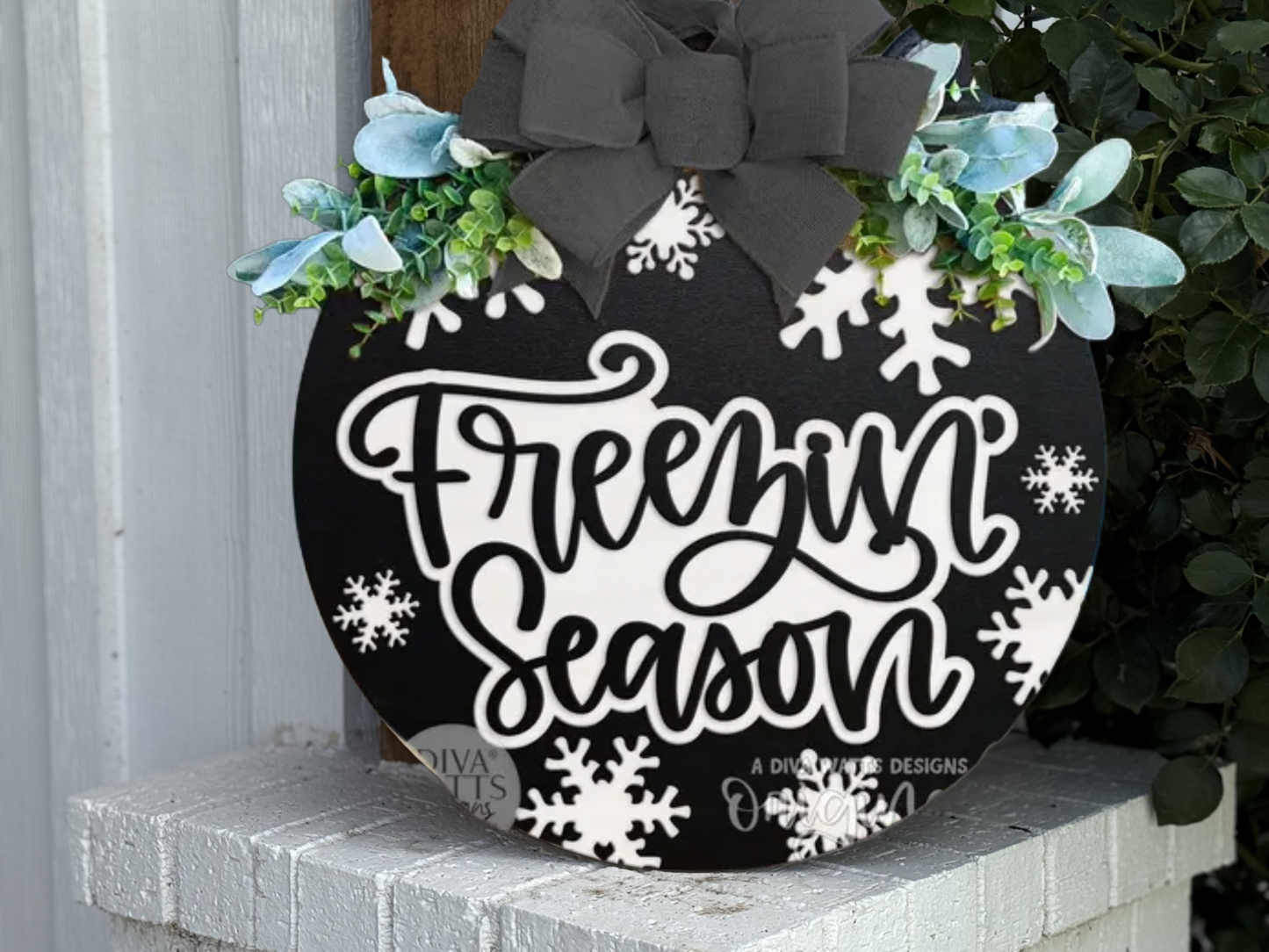 Freezin’ Season Door Sign – Winter Layered Wood Door Hanger, Snowflake Porch Decor, Funny Cold Weather Sign, Handmade Farmhouse Style