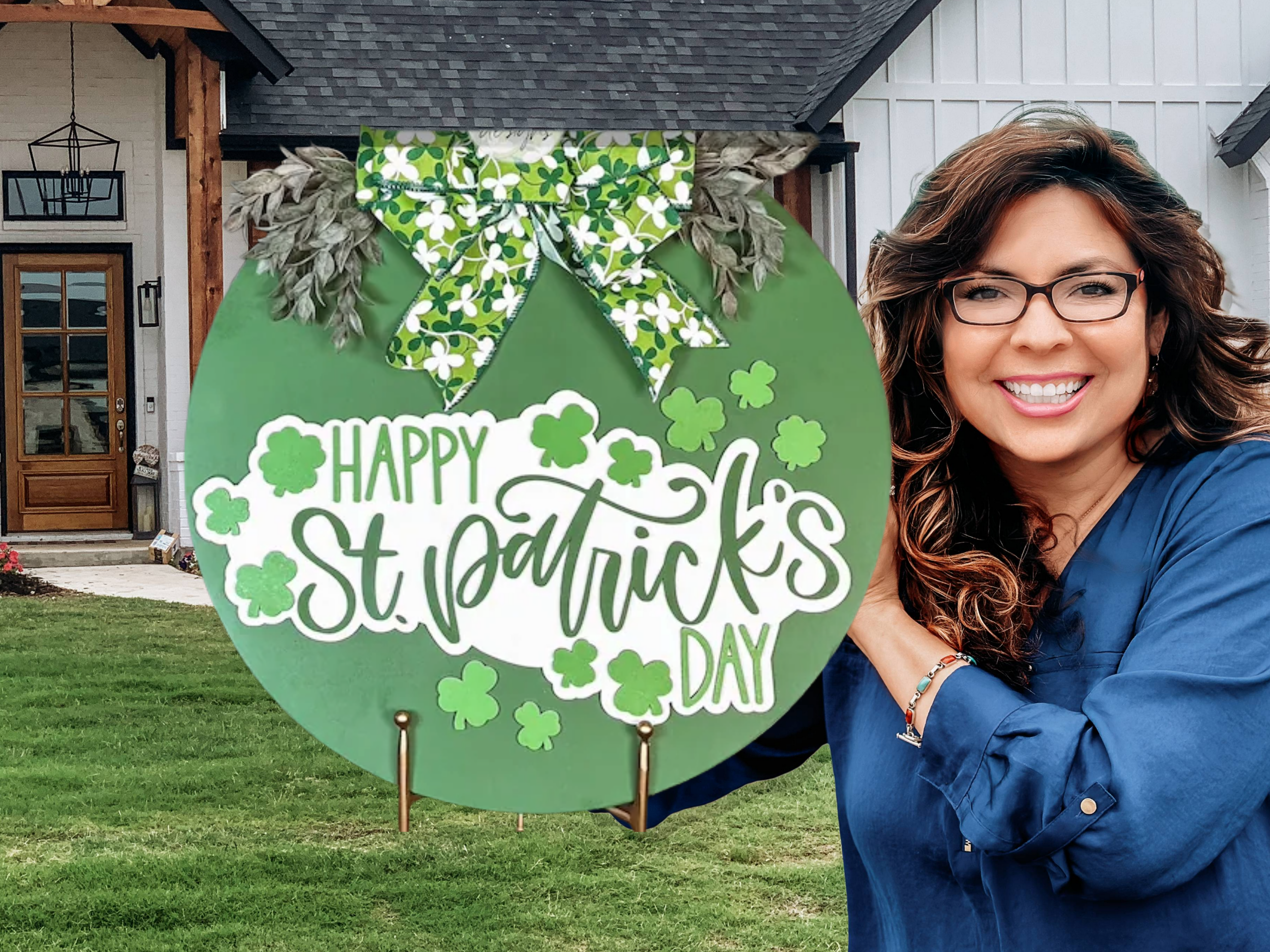 Happy St Patrick’s Day Door Hanger • St Paddy’s Day Front Door Sign • Shamrock Porch Decor • Green Wooden Round with Bow