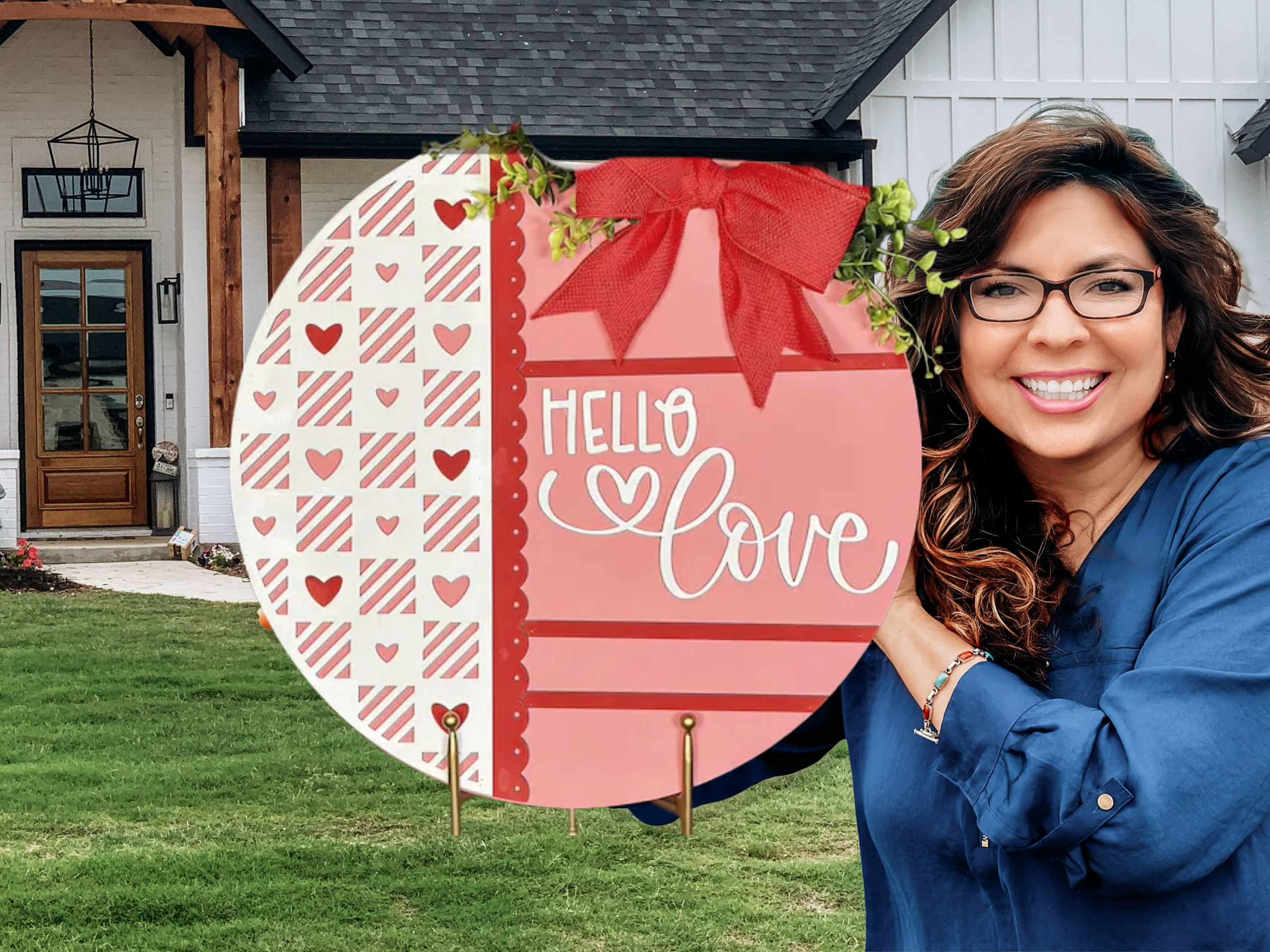 Hello Love Valentine Door Hanger • Valentine Front Door Sign • Pink Heart Decor • Valentine Porch Sign • Wooden Round