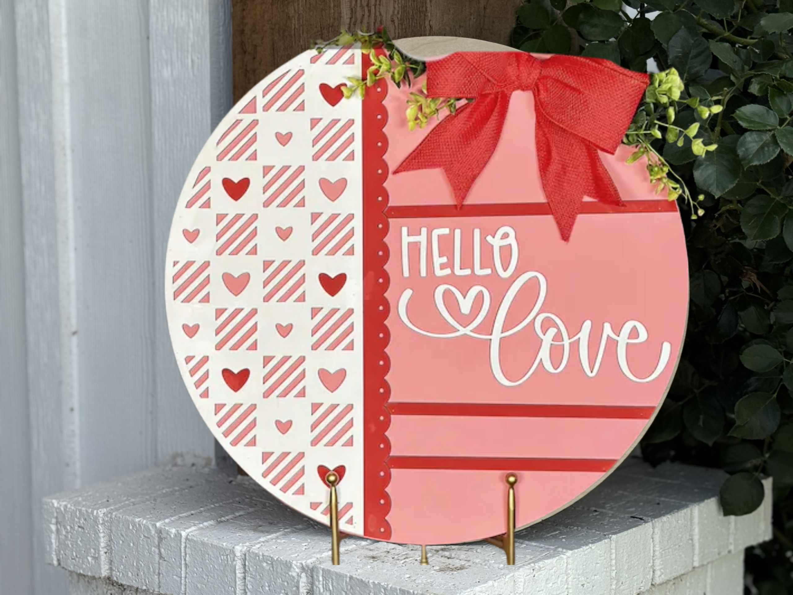 Hello Love Valentine Door Hanger • Valentine Front Door Sign • Pink Heart Decor • Valentine Porch Sign • Wooden Round