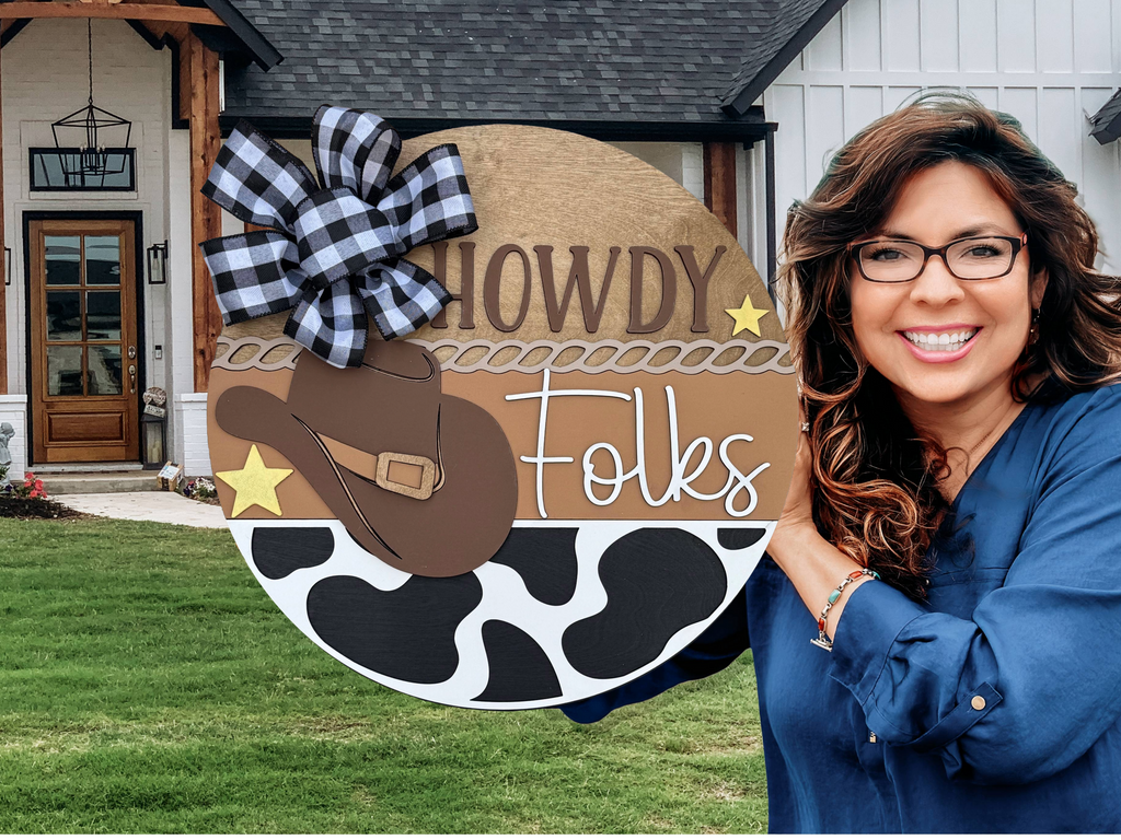 Howdy Folks Door Hanger • Western Front Door Sign • Cow Print Decor • Farmhouse Western Sign • Wooden Round Door Hanger