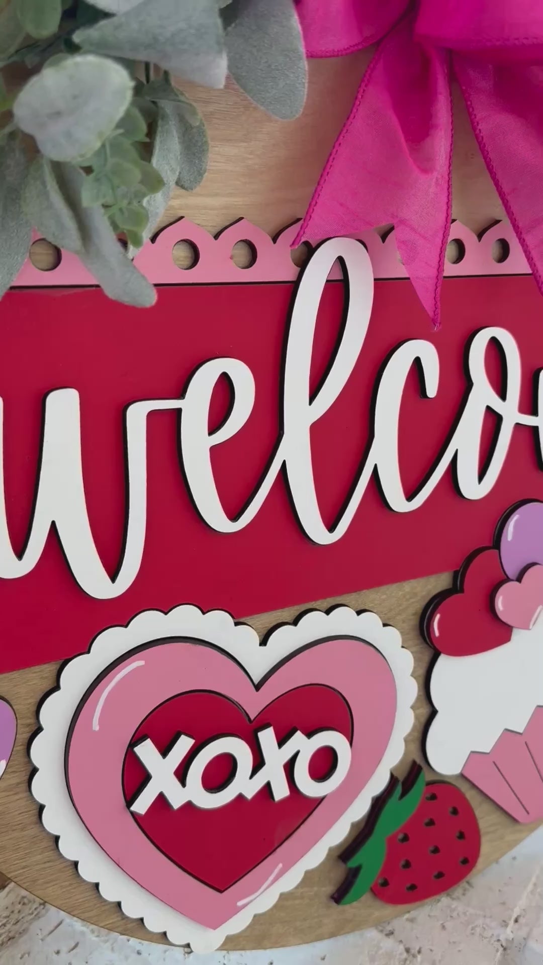 Décoration de porte « Bienvenue » pour la Saint-Valentin • Décoration de porche pour la Saint-Valentin • Panneau de bienvenue en forme de cœur • Panneau de porte d'entrée pour la Saint-Valentin • Décoration de porte « XOXO »