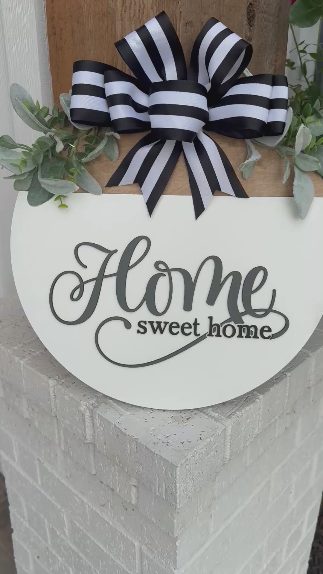 Décoration de porte « C’est la saison du baseball » – Panneau rond découpé au laser et fait main – Décoration de porte sportive – Cadeau pour les fans de baseball